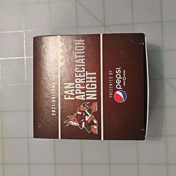 Coyotes hockey puck, certified and signed by Darcy Kuemper - Picture 6 of 6